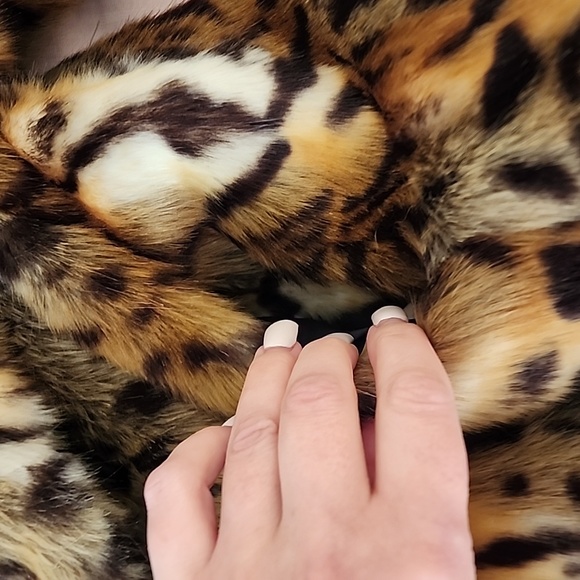 Mother Cropped Leopard Faux Fur Jacket - Picture 5 of 7
